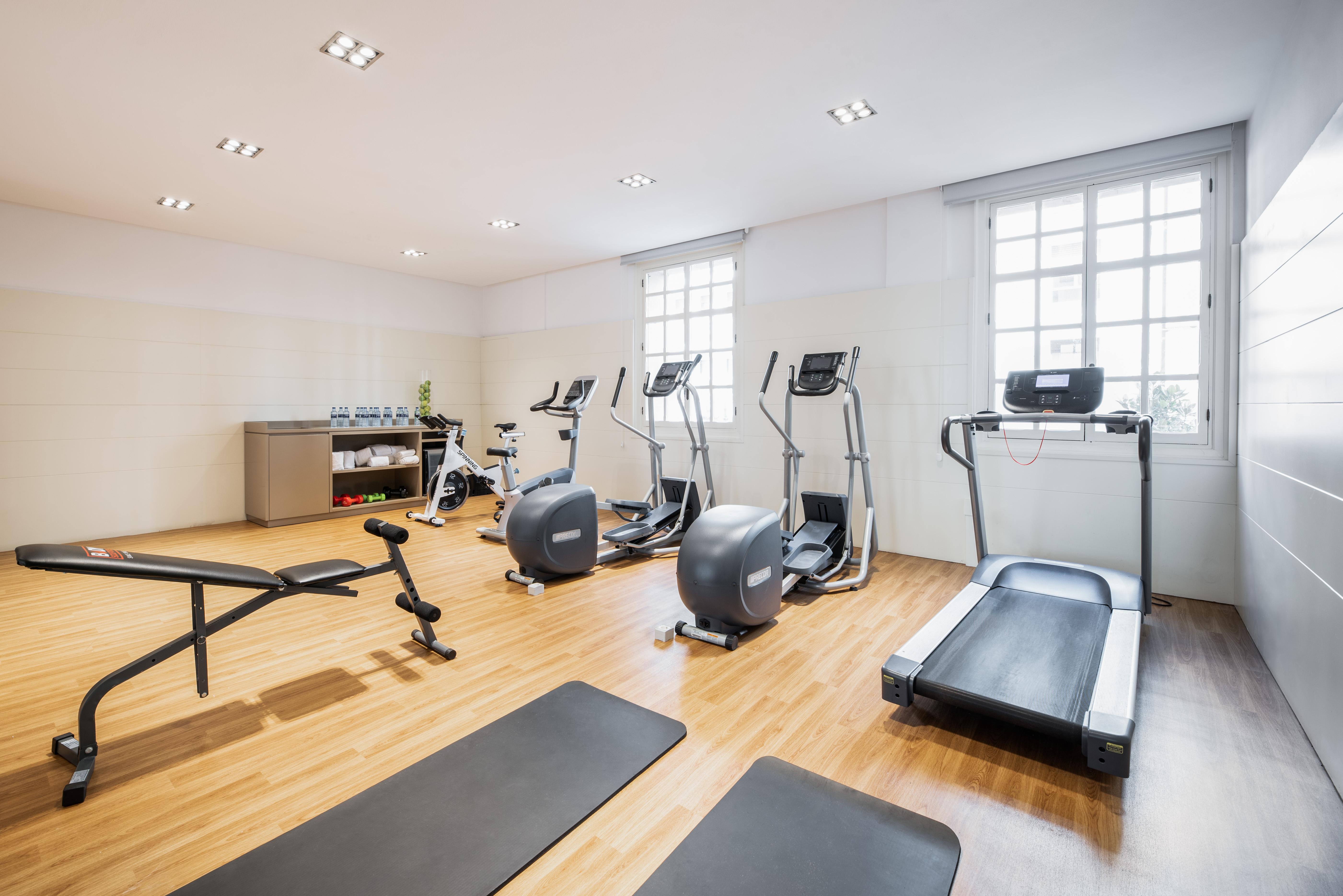 Eurostars Hotel De La Reconquista Oviedo Luaran gambar A gym at a hotel