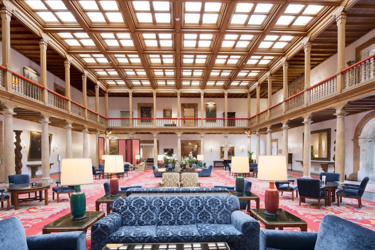 Eurostars Hotel De La Reconquista Oviedo Luaran gambar The lobby of the Hotel de las Rosas