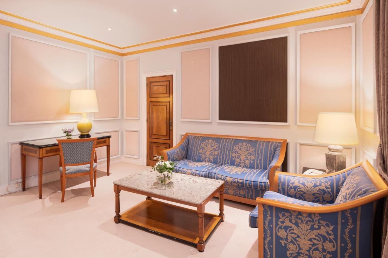 Eurostars Hotel De La Reconquista Oviedo Luaran gambar A suite at the hotel