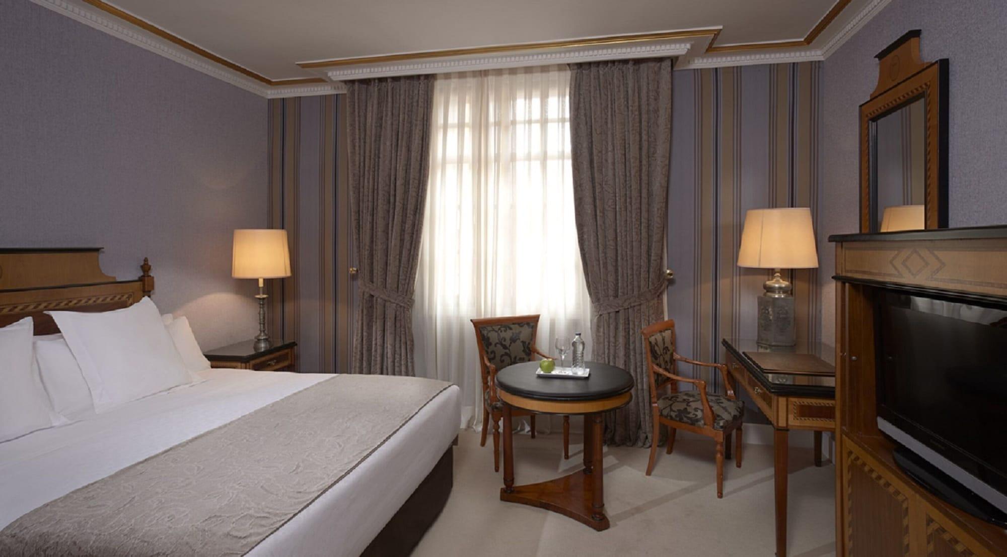 Eurostars Hotel De La Reconquista Oviedo Luaran gambar A room at the hotel