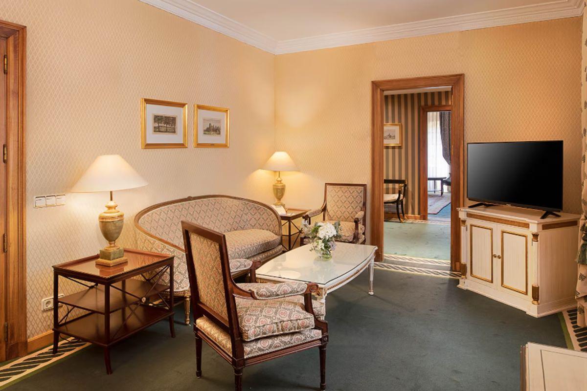 Eurostars Hotel De La Reconquista Oviedo Luaran gambar Suite