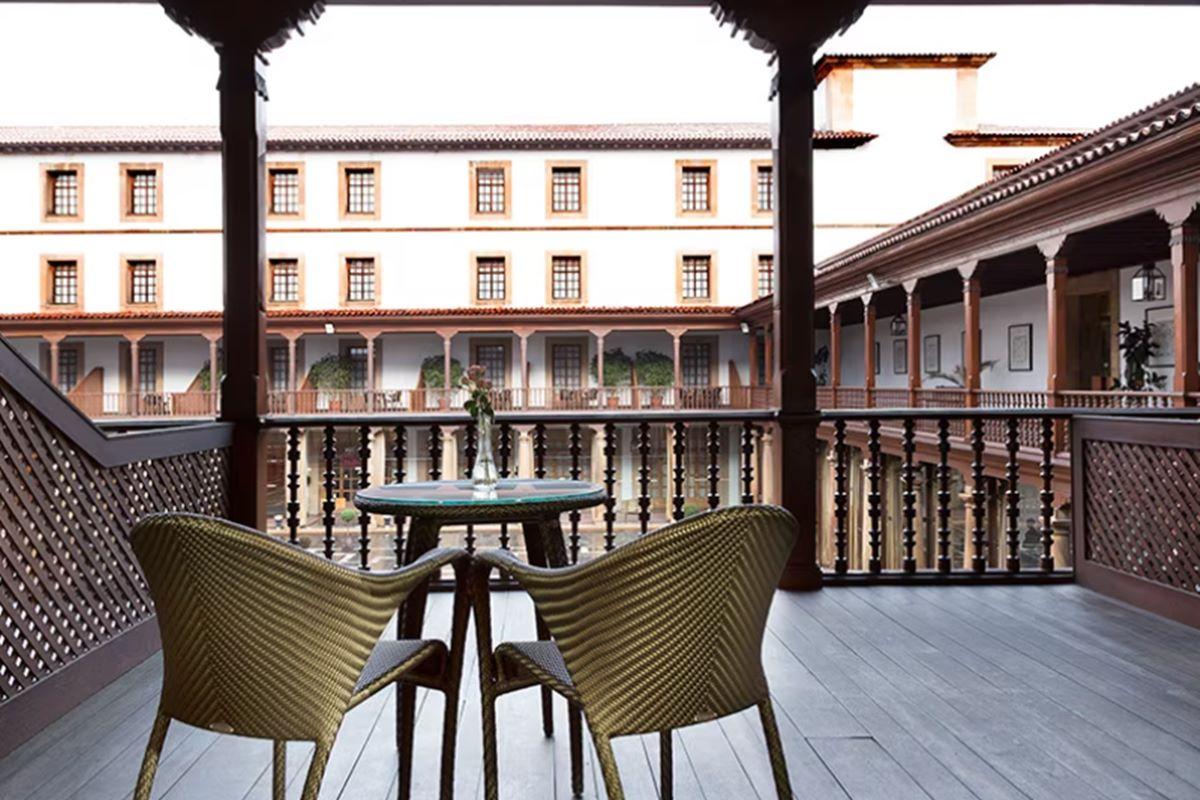 Eurostars Hotel De La Reconquista Oviedo Luaran gambar Patio of the hotel