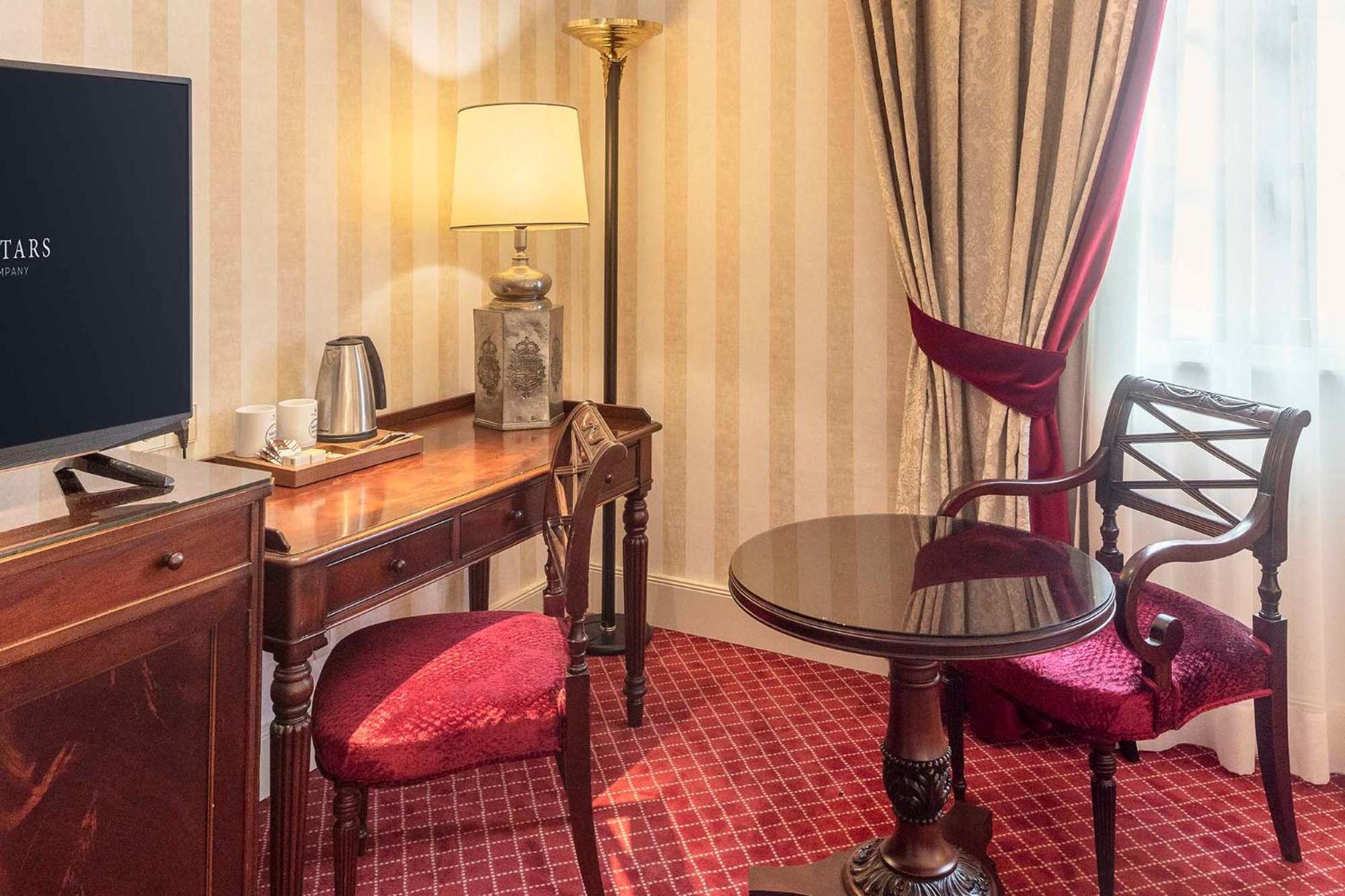 Eurostars Hotel De La Reconquista Oviedo Luaran gambar A room at the hotel