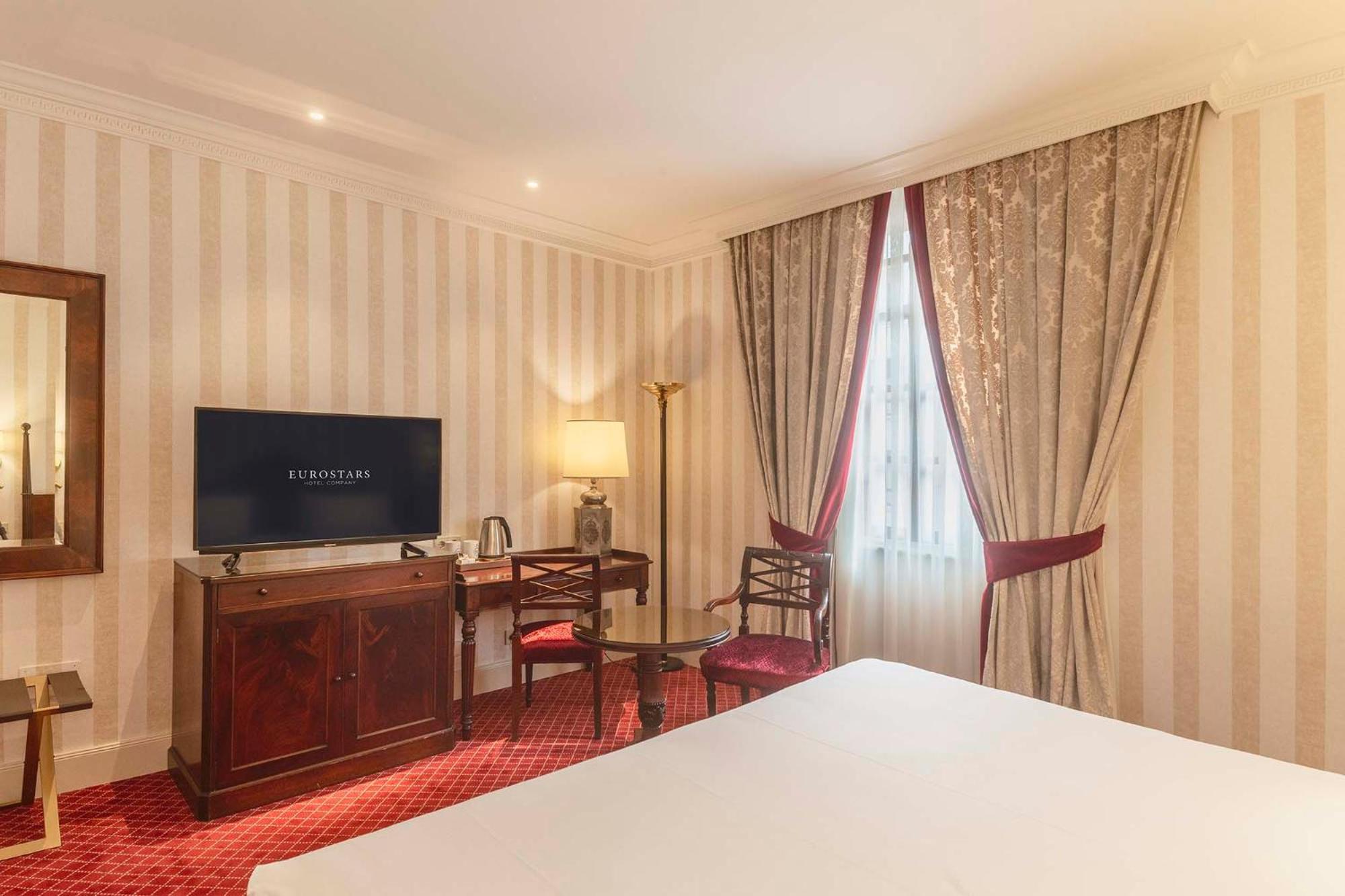 Eurostars Hotel De La Reconquista Oviedo Luaran gambar A room at the hotel
