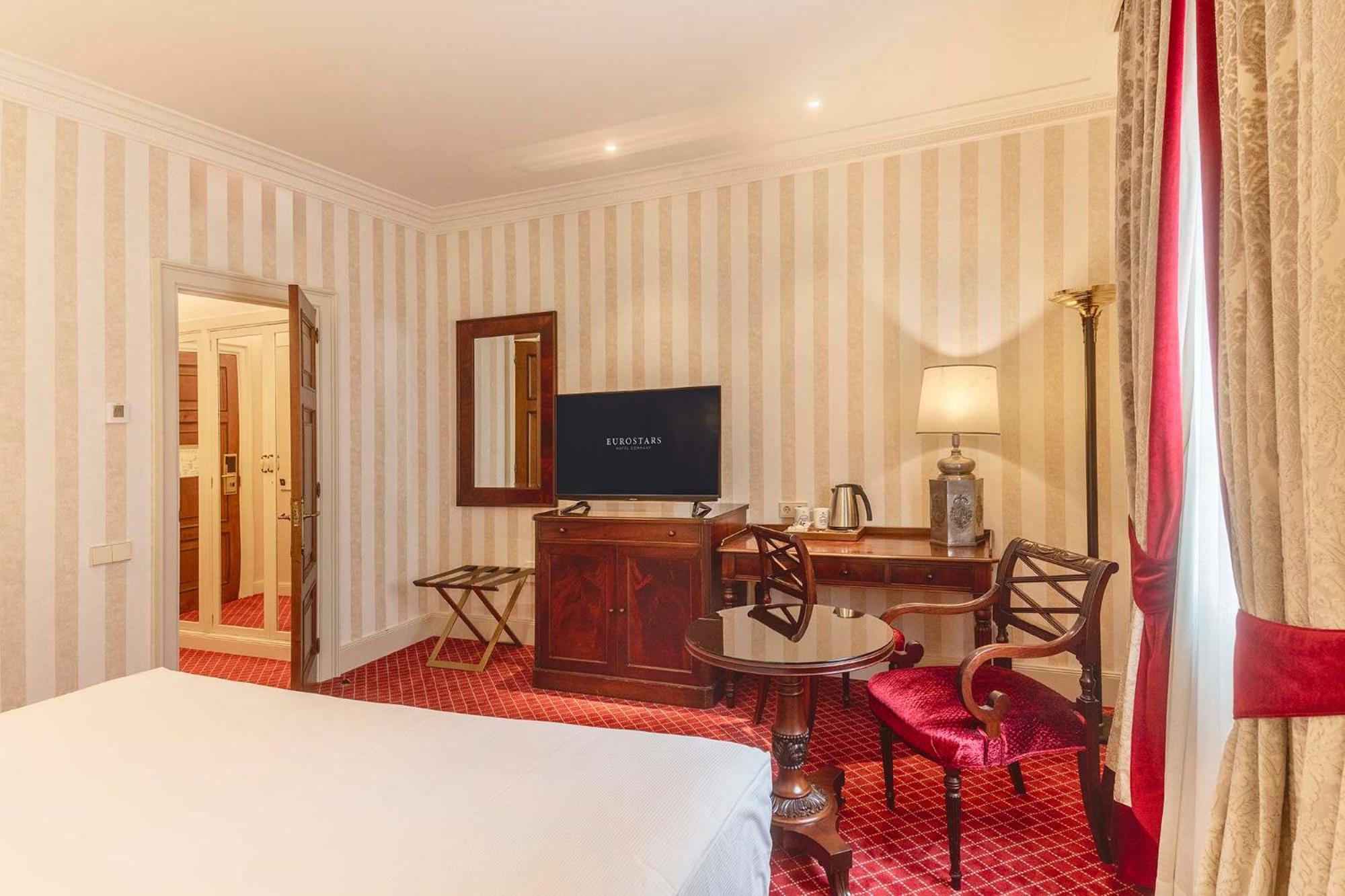 Eurostars Hotel De La Reconquista Oviedo Luaran gambar A room at the hotel