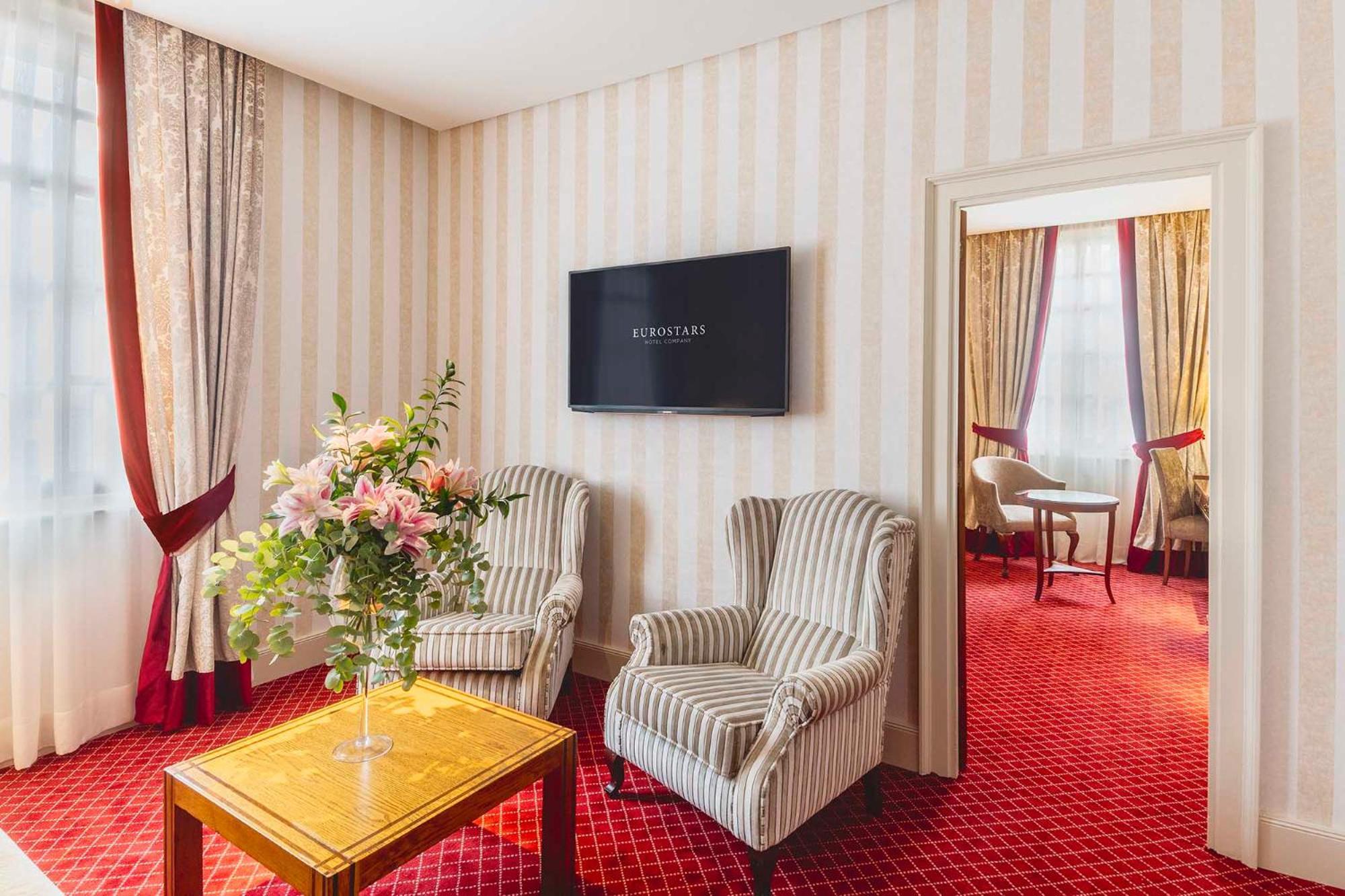 Eurostars Hotel De La Reconquista Oviedo Luaran gambar Suite