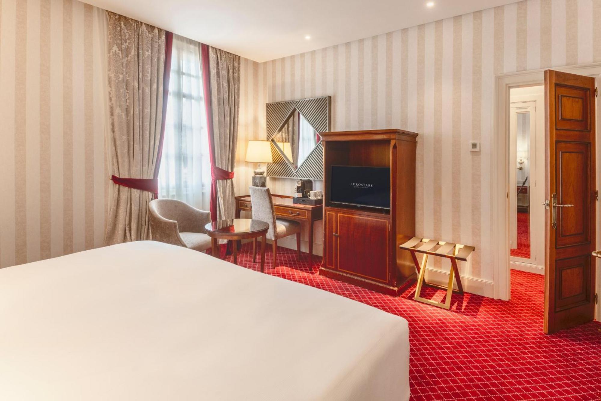 Eurostars Hotel De La Reconquista Oviedo Luaran gambar A room at the hotel
